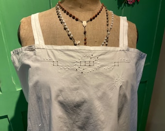 Vintage französisches handbesticktes Monogramm Nachthemd / Unterkleid