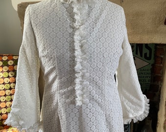 Superbe robe de mariée vintage en dentelle française des années 60/70