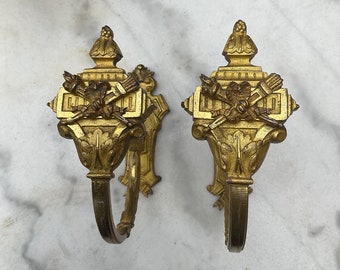 Stunning antique french large gilt ormalu curtain tie backs, hook