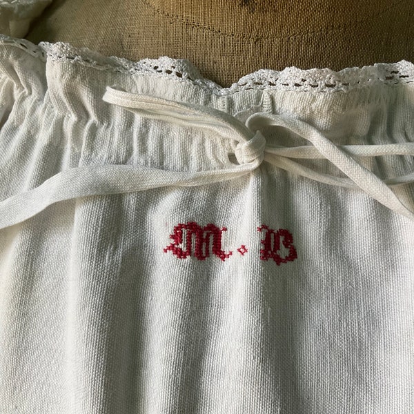 Chemise de nuit ancienne à monogramme en lin chanvre, France