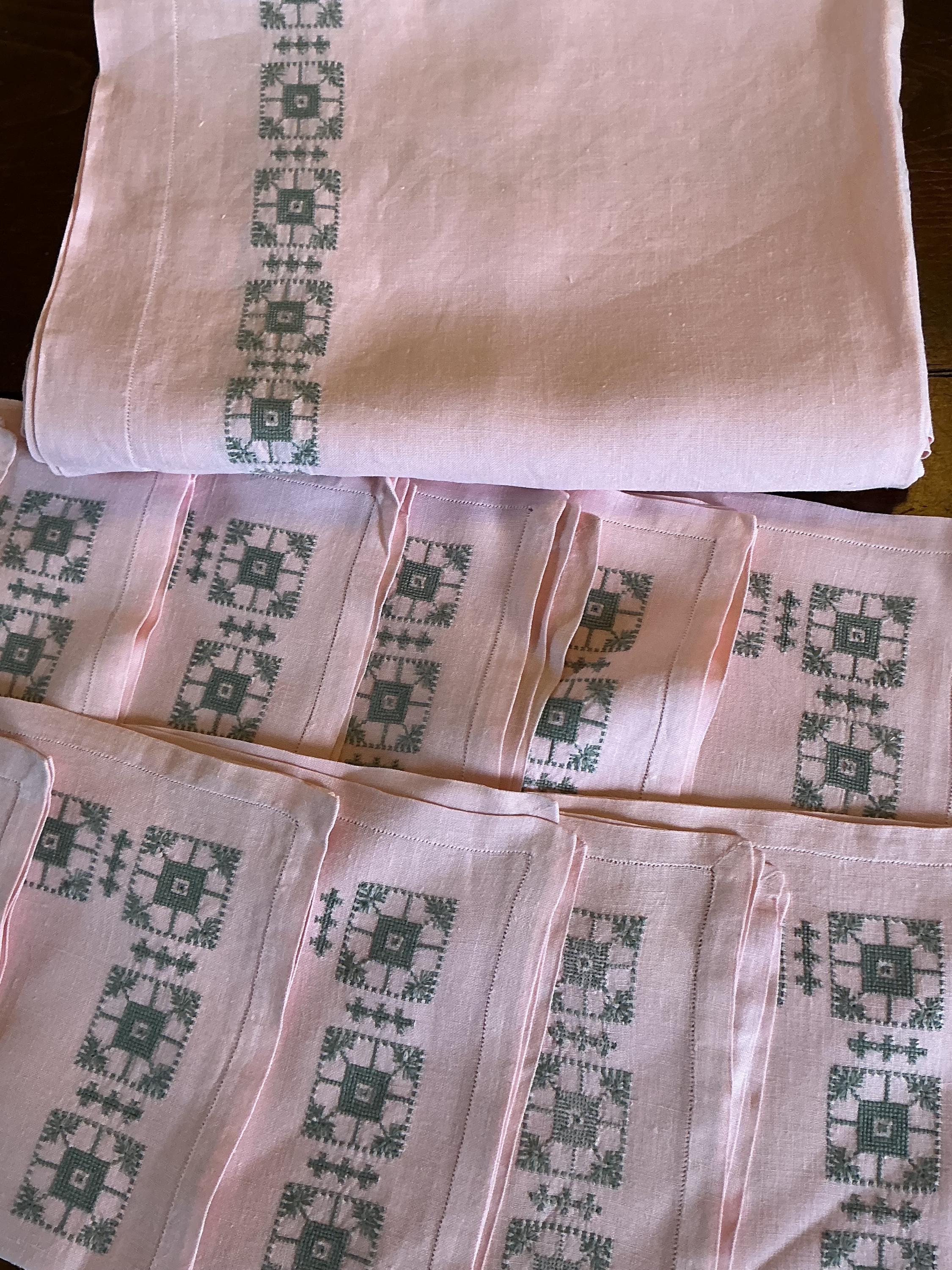 Set of twelve embroidered napkins - Etsy 日本