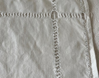 Napperon rectangulaire ancien broderie point de tige coton rose
