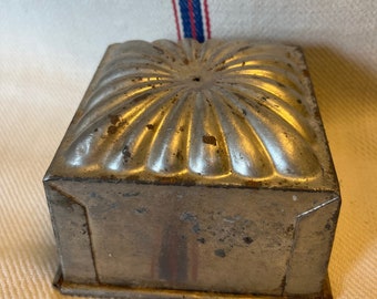 Antique vintage french metal cake pan mould.