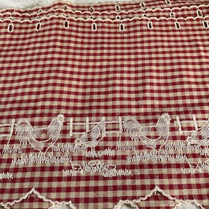 Wunderschöner französischer rot / beige karierter Vorhang