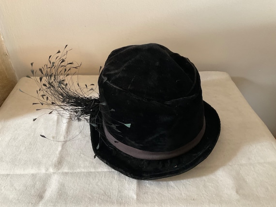 Women\'s antique Betmar black velvet lace &‎ feather hat Betmar Velvet Hats for Women for sale | eBay main image 4