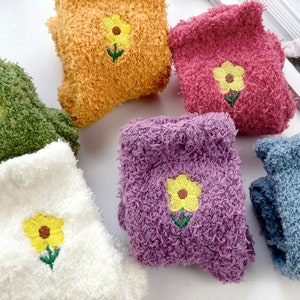Christmas Stocking Bed Socks Cosy Fluffy Winter Socks  Cute Daisy Flower Embroidery Sock Warm Fleece Sleep Socks Fuzzy Happy Pyjama Socks