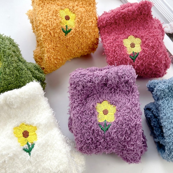 Christmas Stocking Bed Socks Cosy Fluffy Winter Socks  Cute Daisy Flower Embroidery Sock Warm Fleece Sleep Socks Fuzzy Happy Pyjama Socks