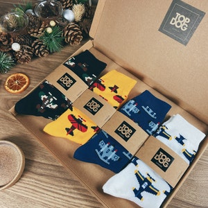 Airplane Socks Pilot Captain Plane Lover Groomsmen Socks, Mens Crew Socks, Perfect Gift for Men, Perfect Valentine’s Day Gift for Men