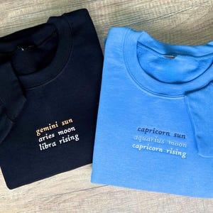 Ras du cou brodé du zodiaque | Sweat à capuche d'astrologie | Les 3 grands signes du zodiaque | Pull spirituel spirituel | Vêtements pour thème astral personnalisés | Cadeau signe astrologique