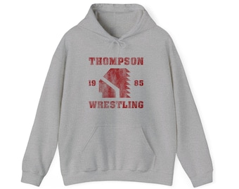 Sudadera con capucha estilo Thompson Wrestling de 1985, con estampado desgastado.