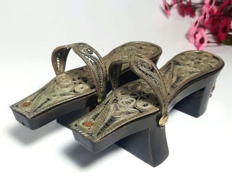 Zuecos otomanos decorativos vintage / Zuecos Nalin miniatura / Zuecos turcos de madera con filigrana de metal / Zapatos de madera / Zapatillas de baño