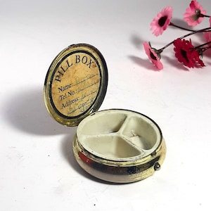 Oval pill box, vintage, gold pill box, new vintage pill box, collection pill box, women&#39;s gift, collector&#39;s gift, vintage pill box