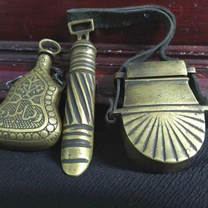 Ottoman Antique Brass Gunpowder Flask – Handmade Vintage Replica – Decorative Military Collectible – Oriental Home Decor Gift