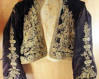 Antike osmanische handbestickte kurze Jacke, traditionelle Kleidung, lokale Kleidung mit handgenähter, antiker Stoffjacke