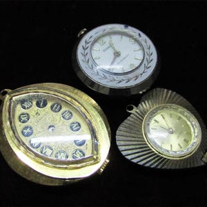 Vintage Zwitsers mechanisch opwindbaar horloge • Goudkleurig kettinghorloge • Zwitsers uurwerk uit de jaren 60 • Retro sieraden Cadeau voor haar