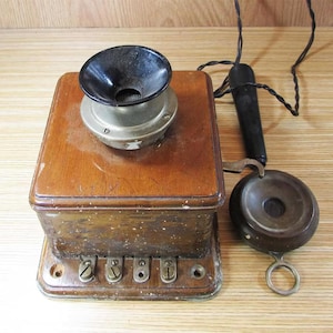 Antique 1900s Wall Phone – Vintage Wooden Telephone – Early 20th Century Decor / ÖSTERREICHISCHE Telefonefabrik A.G, Wall Mouth Phone