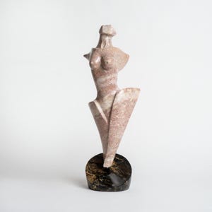Dolomite sculpture: Dancer
