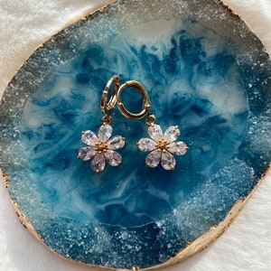 Gold earrings, handmade sakura blossom earrings 52 Sonderposten weiß