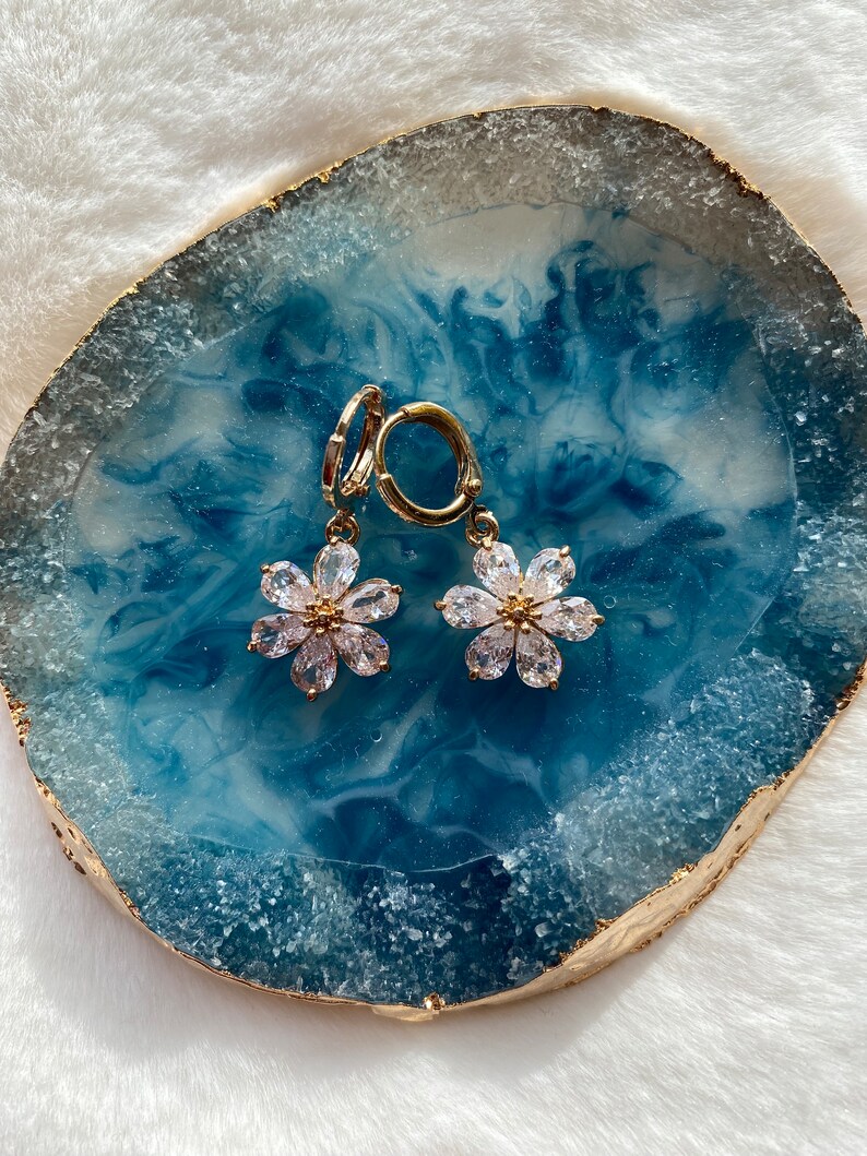 Gold earrings, handmade sakura blossom earrings 52 Sonderposten weiß