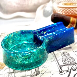 Individual cigar ashtray