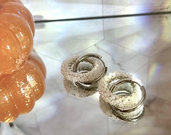 Pendientes de aro blancos