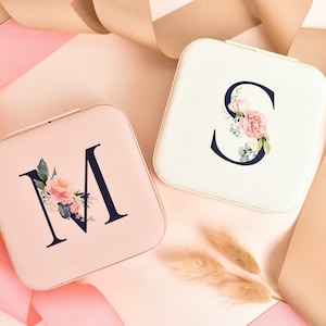 Personalisierte Brautjungfer Geschenke Einzigartige Monogramm Geschenke für Sie Personalisierte Geschenke für Frauen Schmuckschatulle Monogrammiert Geschenkideen Trauzeugin