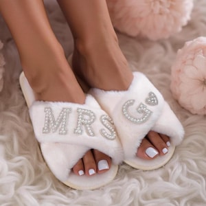 Faux Fur Bride Slippers  Bride Slipper -  Bridesmaid Gifts Bridal Shower Wedding Bridesmaid Fluffy Bachelorette Slippers Mother gifts