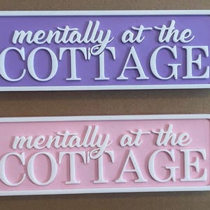 La intensa rivalidad inspiró mentalmente a los habitantes de la cabaña, con decoración literaria, un romance de hockey y una decoración de estantería impresa en 3D.