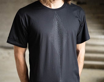 Camiseta geométrica negra para hombre - Patrón Shipibo - Ropa alternativa para hombre - Ropa urbana urbana - Estilo futurista - Camiseta gráfica