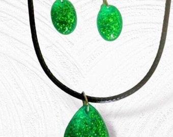 Green glitter pendant necklace and earring set