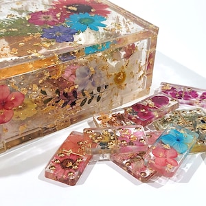 Juego de dominó con caja de dominó, juego de dominó doble de 6 con caja, hecho a mano, con flores prensadas secas y transparentes, bandeja para joyas