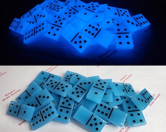 Set di domino doppio blu con punti neri e fosforescenti in resina fatti a mano, set di domino doppio da 6, luminoso e non luminoso, giochi e giocattoli regalo personalizzati.