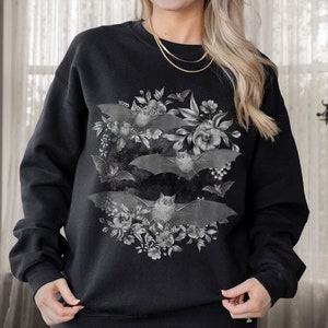 Bat Sweatshirt Vampire Bat Witchy Hoodie Goblincore Shirt Nature Hoodie Bat Sweater Witchy Stuff Witchy Clothes Dark Cottagecore Fairycore