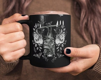 Taza de murciélago Taza de bruja Taza gótica Taza de murciélago linda Cosas de bruja Taza estética Decoración de brujas Taza de estilo cottagecore oscuro Gótico romántico Murciélago lindo Cocina gótica