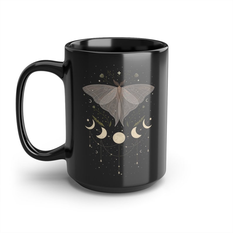 Caneca Mariposa, Caneca Cottagecore, Canecas Cottagecore, Cottagecore Escuro, Caneca Floresta, Caneca Bosque, Caneca Bruxa, Caneca Jardim, Mariposa Lunar, Mariposa Celestial imagem 3