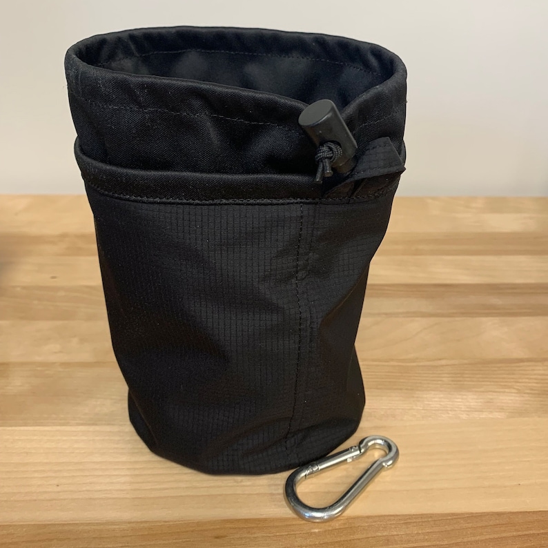 Treat bag in waterproof fabric for dogs An essential accessory for lovers of walks with their faithful companions image 9