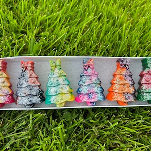 Festive Christmas Tree Crayons - Vibrant Colors for Holiday Art