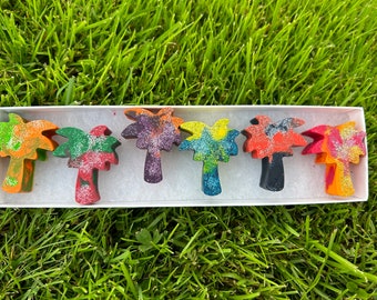 Tropical Delight: Palm Tree Crayons - Perfect for Beach-Themed Crafts!