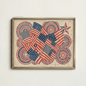 Può includere: Stampa incorniciata con un collage di bandiere americane, esplosioni di stelle rosse e blu e una stella blu. L'opera d'arte ha un aspetto vintage e invecchiato con uno sfondo beige e una cornice dorata. Le bandiere sono a strisce rosse e bianche con campi di stelle blu.