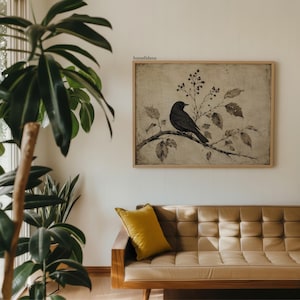 Peut inclure: Une impression d'art murale encadr&eacute;e rectangulaire repr&eacute;sentant un oiseau noir perch&eacute; sur une branche avec des feuilles et des baies sur un fond beige textur&eacute;. L'impression inclut le texte bonafidesa dans le coin sup&eacute;rieur gauche.
