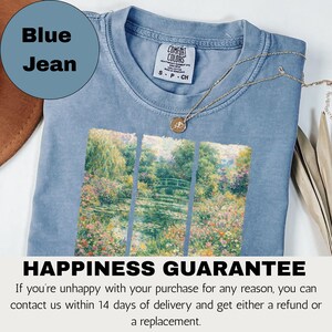 Camiseta inspirada en la pintura de jardines de Monet de Comfort Colors®, con paisaje floral impresionista, ideal como regalo para amantes del arte, estilo cottagecore. imagen 3