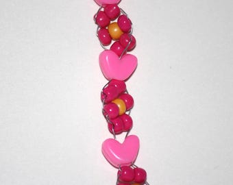 ハートと花柄のピンクのスマホチャーム