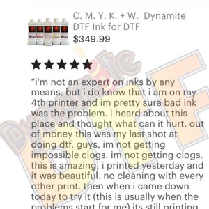 K&ouml;nnte beinhalten: F&uuml;nf Flaschen DTF-Tinte f&uuml;r den Direktdruck auf Folie. Die Flaschen sind mit den Farben Cyan, Magenta, Gelb, Schwarz und Wei&szlig; beschriftet. Die Tinte kostet 349,99 $. Eine F&uuml;nf-Sterne-Bewertung besagt, dass die Tinte fantastisch ist und gut mit dem 4. Drucker funktioniert. Der Rezensent ist sehr zufrieden mit dem Produkt und plant, ein treuer Kunde zu sein.