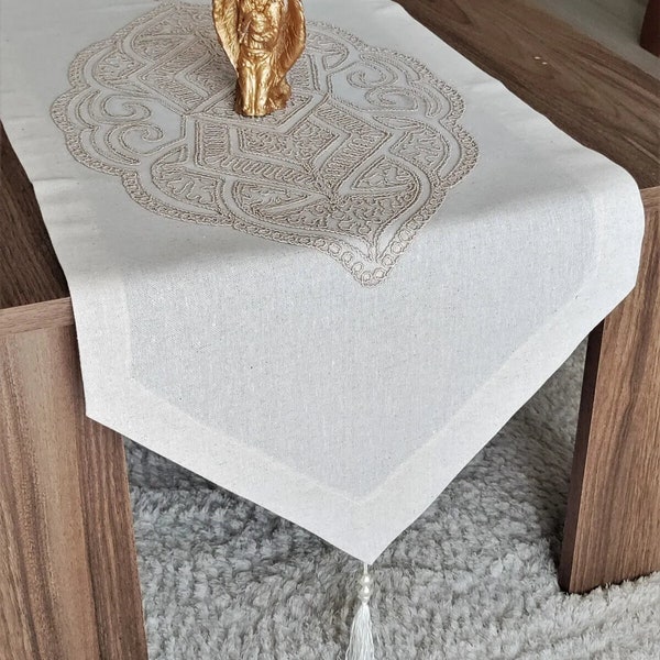 Luxury Natural Linen and Embroidery Special Design Runner Table and Decorative Presentation Cloth Dowry Holder