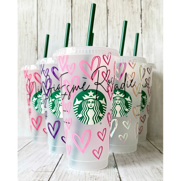 Tasse froide Venti Starbucks personnalisée avec coeurs dessinés à la main | Plus de 60 couleurs | Holographique | Paillettes | Métallique | Cadeau Saint Valentin | Amour |