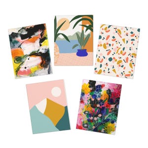 Könnte beinhalten: Fünf rechteckige Kunstdrucke mit farbenfrohen abstrakten Designs. Ein Druck zeigt eine Landschaft mit Sonne und Bergen. Ein anderer hat ein Blumenmuster. Die anderen haben abstrakte Muster in verschiedenen Farben.