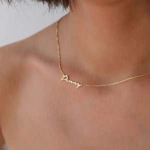 Collar de nombre chapado en oro de 14 quilates, su regalo de Chrıstmas, diseño personalizado, collar de nombre personalizado, regalo personal para aquellos que le importan, regalo de fuente