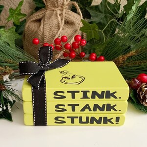Stink Stank Stunk, pila de libros de madera navideña de 3,5 x 5 pulgadas, decoración navideña, estante o bandeja decorativa