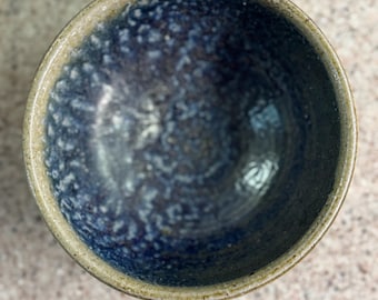 Tigela de cerâmica azul esmaltada da Jugtown Pottery, feita à mão em grés da Carolina do Norte, pequena tigela para servir, saleiro, porta-joias, presente de cerâmica artesanal