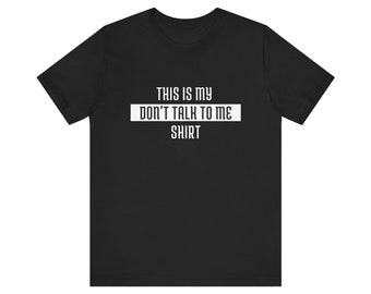 Puede incluir: Camiseta negra con texto blanco que dice "This is my don't talk to me shirt."